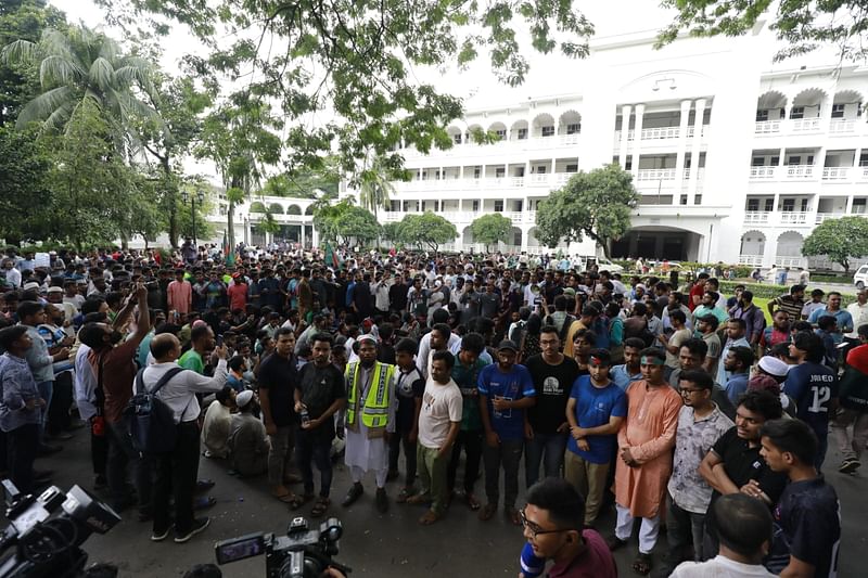 Protesters take positions in front of the High Court building in Dhaka on 10 August 2024.